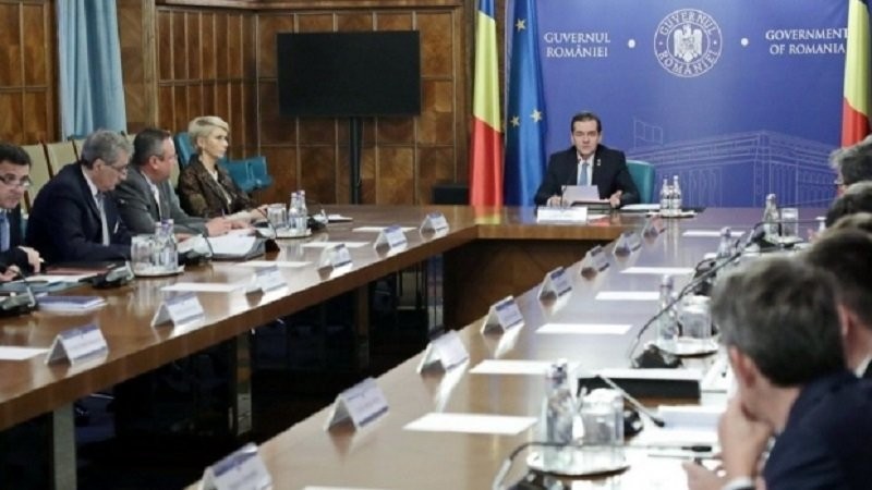 Tablete cumpărate pentru 250.000 de copii din fondul de rezervă al Guvernului. Suma alocată de Executiv pentru şcoala online