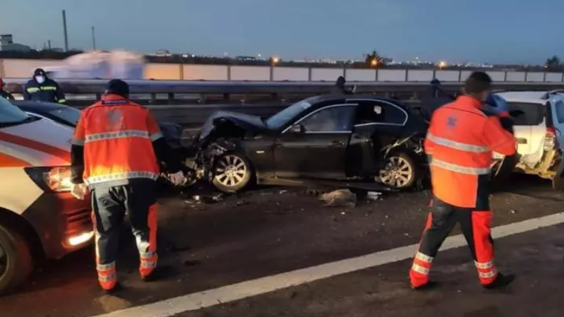 FOTO - Accident în lanț, luni dimineața, pe Autostrada București-Pitești: 6 răniți, 10 mașini distruse