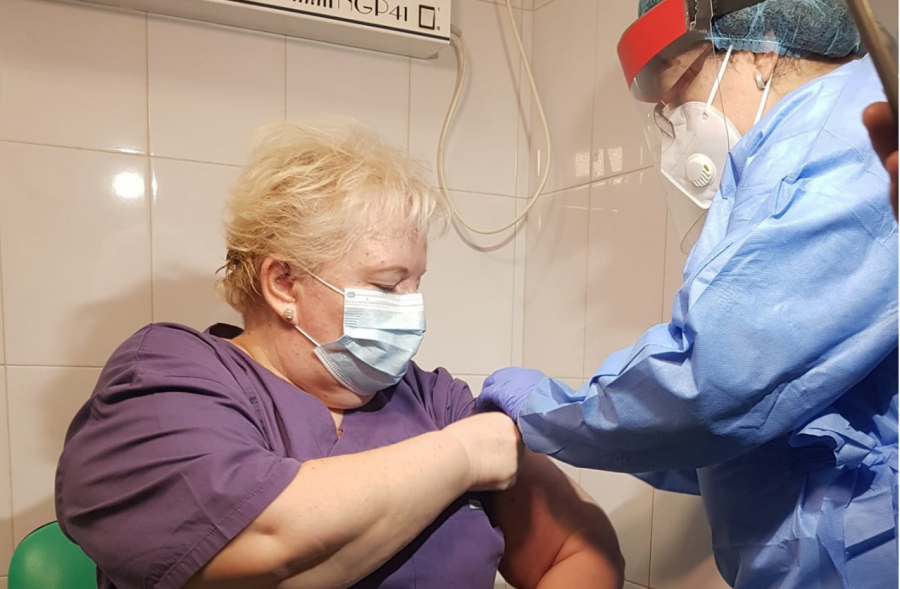 Primul medic arădean a fost vaccinat împotriva virusului SARS CoV-2