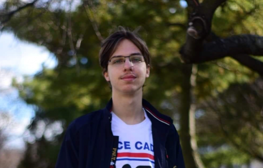 Numele lui este Victor, este clasa a X-a și a câștigat Premiul I la concursul ”NASA - Scientist for a day”