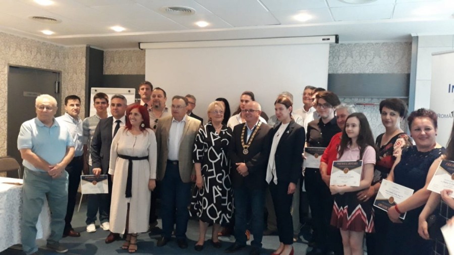 Şase elevi arădeni premiaţi de Rotary Club Arad (FOTO)