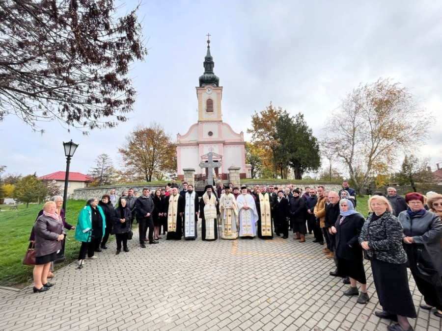 Inaugurare de troiţe, hram şi serbare românească la Chitighaz (Ketegyhaza), Ungaria