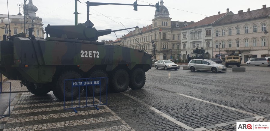 De ce se opreşte traficul în zona Primăriei