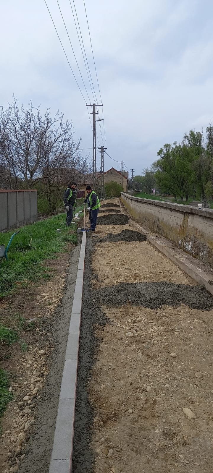 Alee pietonală pe digul Mureșului, în cartierul Mureșel (FOTO)