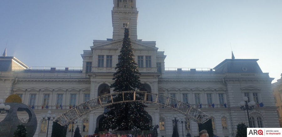 Când se aprind luminițele în bradul de Crăciun și iluminatul festiv