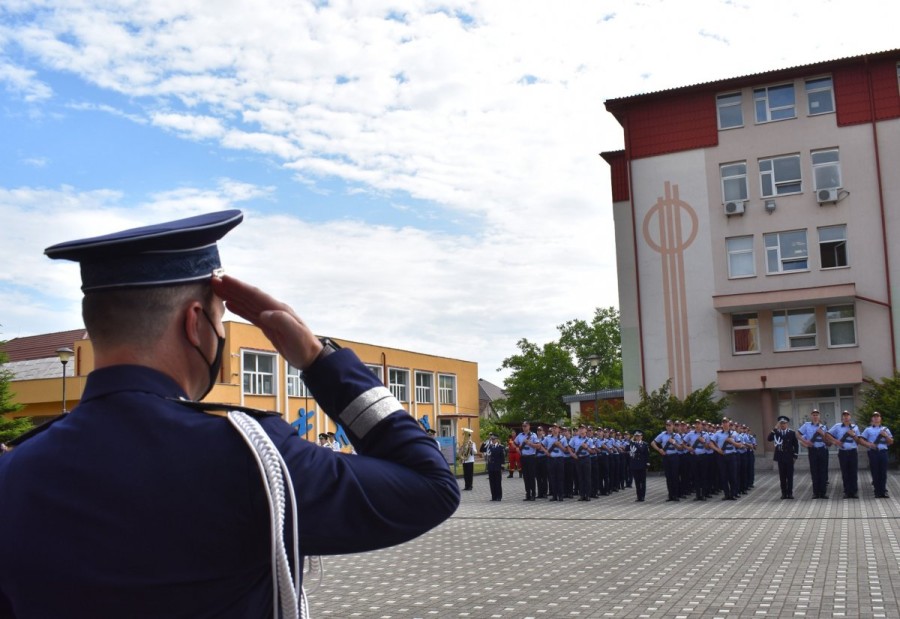 O nouă sesiune de admitere la școlile de poliție și jandarmi. Vezi câte locuri sunt scoase la concurs