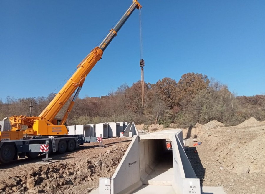 Ce se mai întâmplă pe șantierul autostrăzii care face legătura între Margina și Holdea (FOTO)