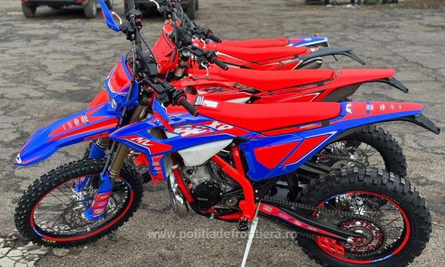 Patru motociclete „rătăcite” prin Europa, găsite la Nădlac. Șoferul: „Nu-s ale mele, doar le plimbam”