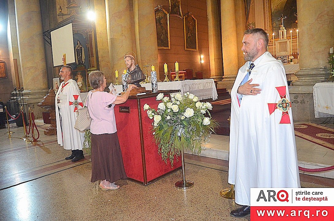 Aradul și-a plecat fruntea înaintea Sfântului Francisc de Assisi. O zi de har, rugăciune și lumină la Biserica Minoriților