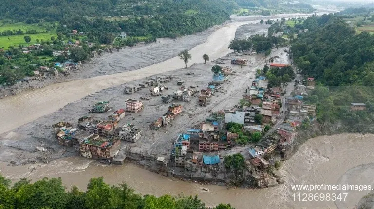 Prăbușirea unui ghețar a provocat inundațiile devastatoare din Nepal și Tibet, soldate cu cel puțin 165 de morți