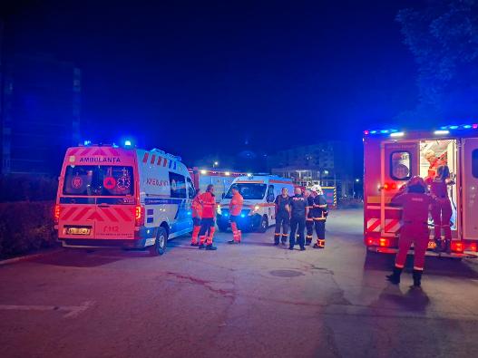 Incendiu violent la o casă din Arad. O minoră a fost intoxicată cu fum