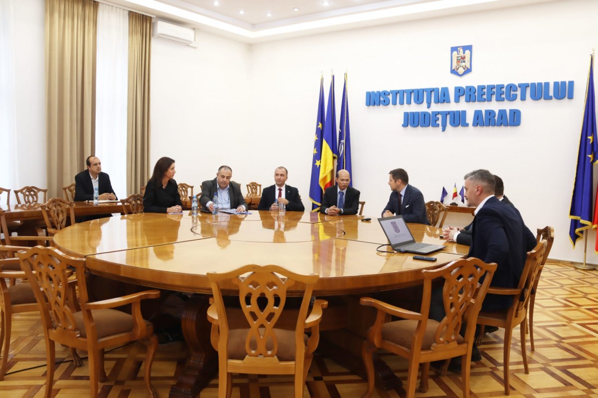 Ambasadorul Indiei în vizită la Arad; a fost primit de autoritățile județene care i-au prezentat potențialul Zonei Libere (FOTO)