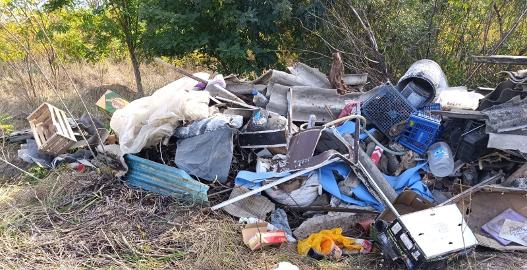 Patru depozite ilegale de deșeuri, descoperite la Bârsa. Garda de Mediu impune măsuri urgente și amenzi de până la 100.000 de lei