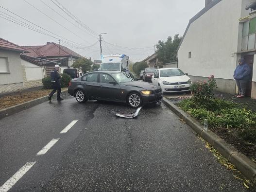 Accident rutier în municipiul Arad, la intersecția străzilor Orfeu și Macedoniei. Persoanele implicate au refuzat transportul la spital