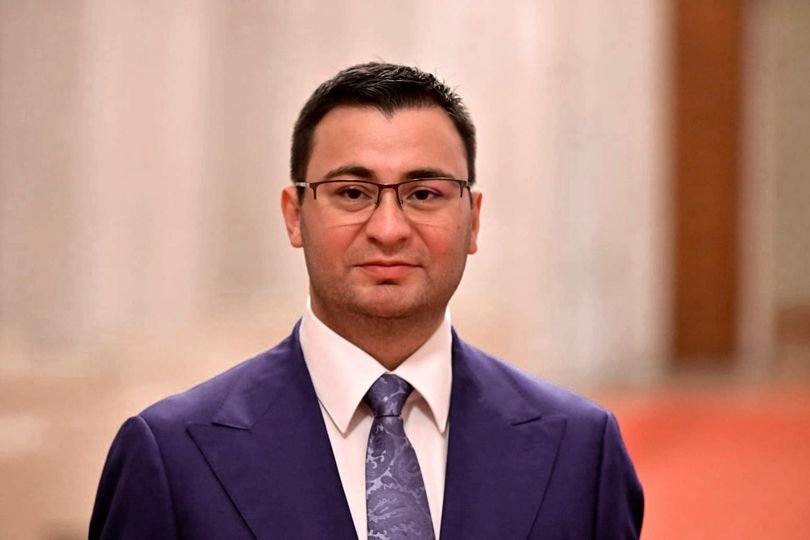 Glad Varga îl ironizează pe Grindeanu după discuțiile despre deficit: „Când era de cheltuit, era la masă”